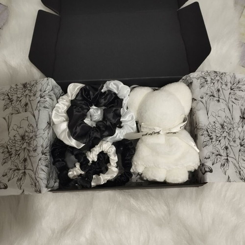 Sleeping Beauty gift box new with hair ties, sleep mask, towel