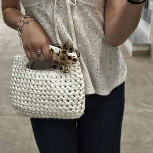 Knitted white bag like new
