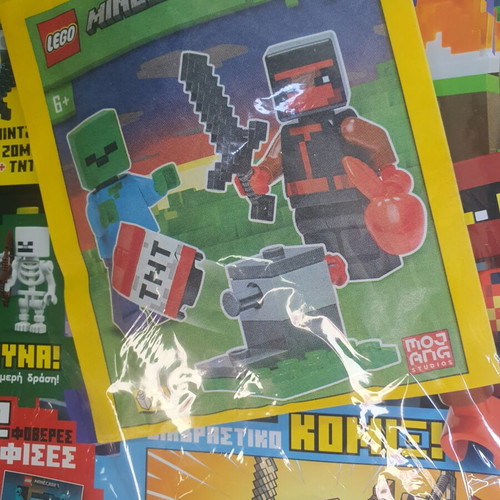 Minecraft magazine issue 1 new, sealed with Lego figures