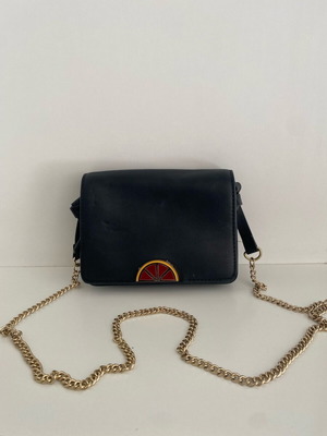 Τσάντα crossbody Zara μεταχειρισμένη, μαύρη με χρυσή αλυσίδα