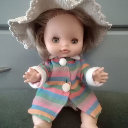 Annie doll used, vintage, small size with handmade hat