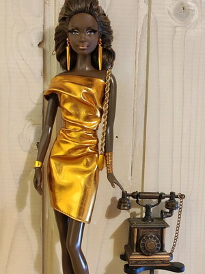 Barbie The Look City Shine σαν καινούργια με μπρονζέ φόρεμα και αξεσουάρ