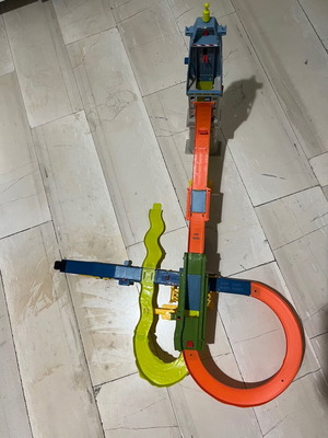 Hotwheels αυτοκινητόδρομος-πίστα