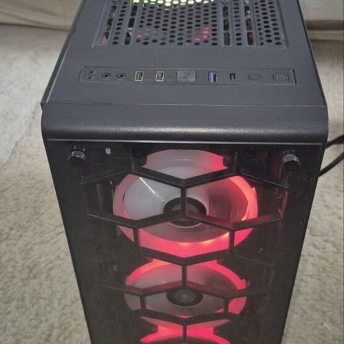 Desktop PC with AMD Ryzen 5 1500X, 16GB RAM, RX570 4GB, 1TB SSD, like new