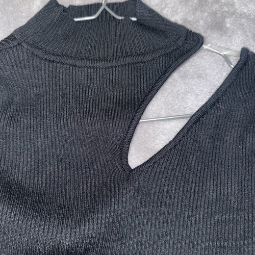 Πλεκτό τοπ αφόρετο με σκίσιμο στον ώμο, one size, μαύρο