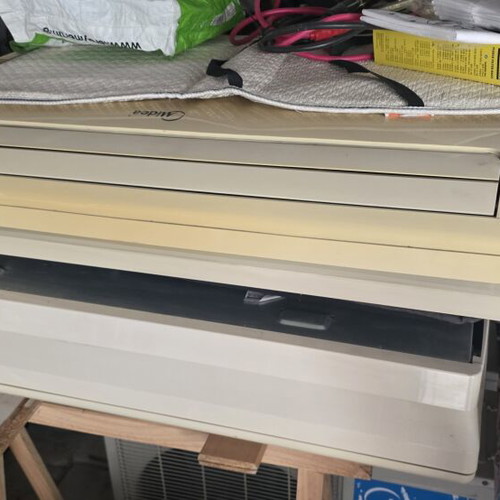 Ceiling-Floor Air Conditioner 12000 BTU used, with remote control