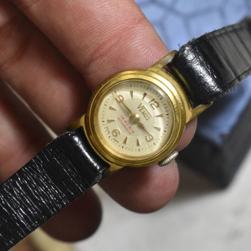 Venus Vintage 19 Rubis Antimagnetic Women's Wristwatch Swiss Made used for repair