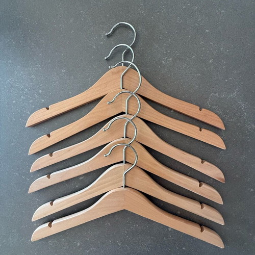 Children's clothes hanger set of 5 like new, wooden