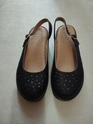 Leather women's sandals with perforated design, like new, size 39