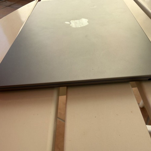 MacBook Air 13.6 M2 8C GPU 8GB 256GB like new