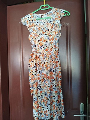 Dress used, airy with flowers, cotton and polyester, size M