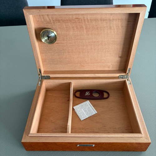 Silver Match wooden cigar case like new