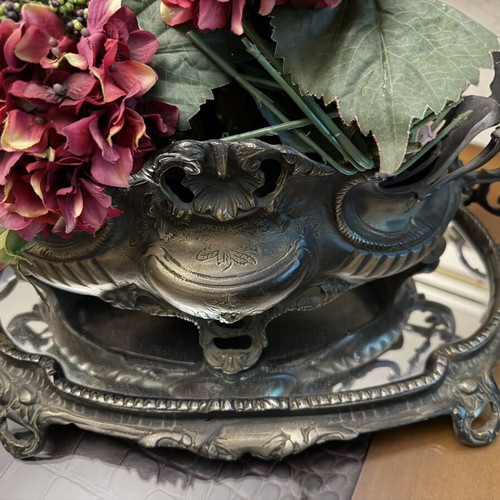 Vintage jardiniere like new
