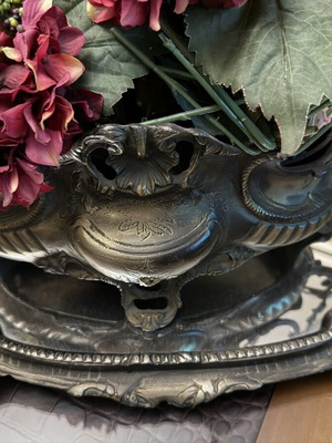 Vintage jardiniere like new