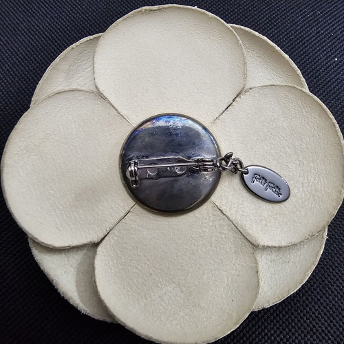 Leather brooch like new