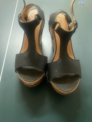 Gioseppo women's platform sandals used, black leather with wooden sole