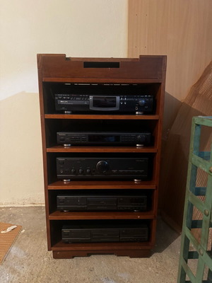 Sound system with DJ Gemini PDM-14 mixer, Technics CD players and wooden furniture like new