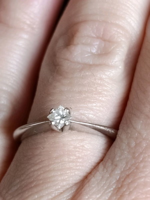 Karkalis solitaire ring 18k brilliant cut diamond 0.14ct used