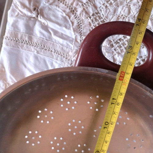 Stainless steel colander used with handles and feet