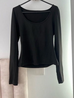 Black T-shirt long sleeve used, size S