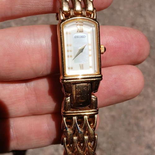Seiko vintage Y150-5V90 wristwatch like new, gold bracelet 48R0-ZJ