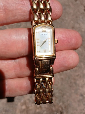 Seiko vintage Y150-5V90 wristwatch like new, gold bracelet 48R0-ZJ