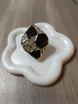 Adjustable ring like new, black and silver