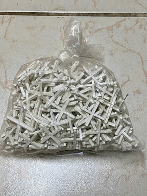 Tile spacers like new, pack of 100+ pieces