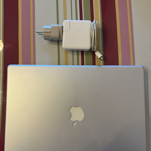 Apple PowerBook G4 15-inch laptop with original charger