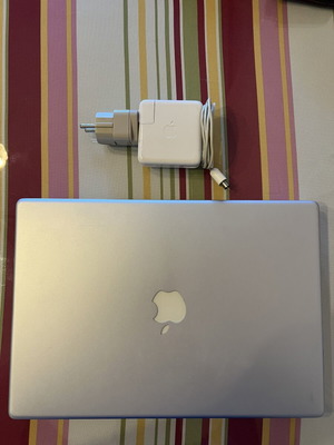 Apple PowerBook G4 15-inch laptop with original charger