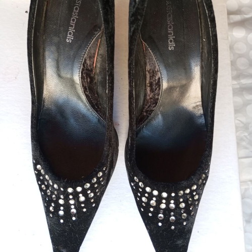 Velvet black evening pumps like new with strass and 8 cm heel