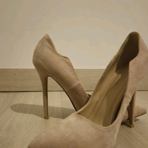 A To Z Greek beige pointed pumps like new, size 39