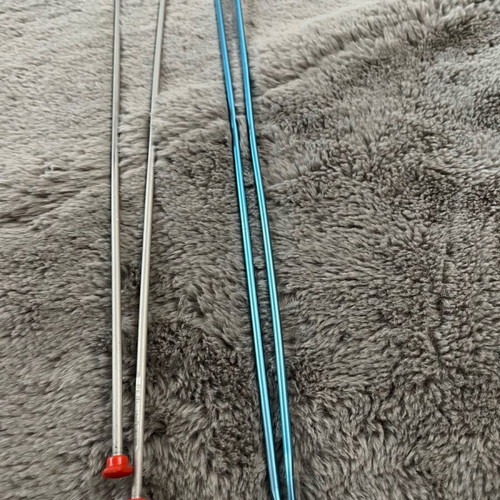 Knitting needles used, 2 pairs