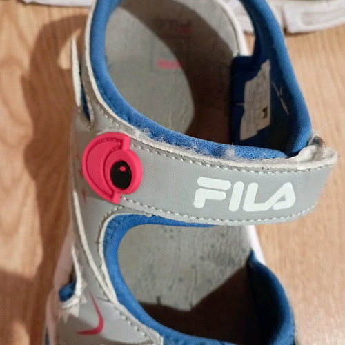 Fila Topaz Soft V Kids Sandals used, size 35, gray