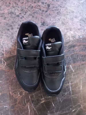 Αθλητικά παπούτσια Reebok σαν καινούργια, νούμερο 32, μαύρα