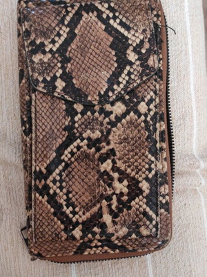 Wallet set with 1 external and 5 internal compartments, beige and brown