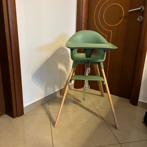 Stokke high chair like new with carrying bag