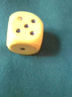 Large dice used 5 centimeters