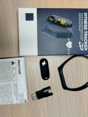 Pantone Fitness Tracker Smartband new with heart rate monitor