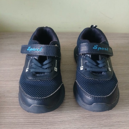Athletic shoes like new, size 28, blue