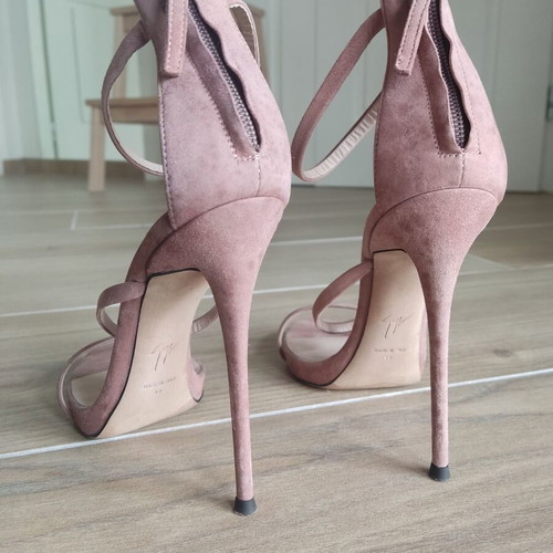 Giuseppe Zanotti sandals size 38 like new, beige pink