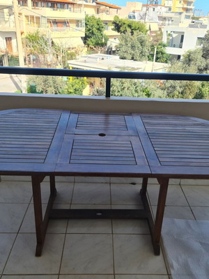 Outdoor dining table made of solid wood all weather for 6 people like new