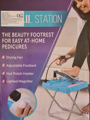 Pedicure table with fan and magnifying glass brand new