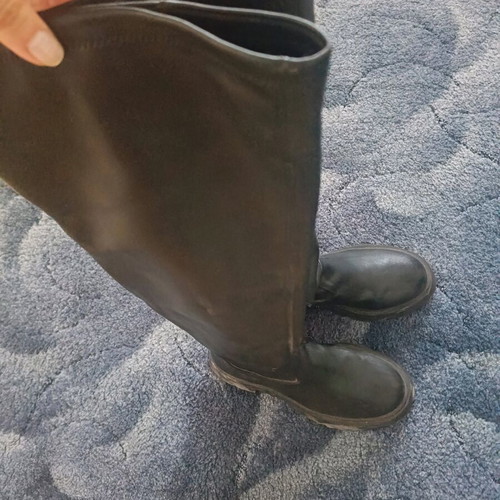 Leather women's boots like new, black, just above the knee