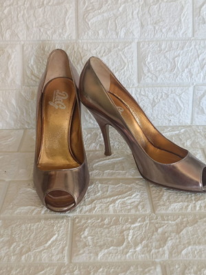 Dolce & Gabbana peep toe metallic heels used, size 37, gold