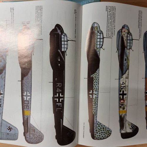 JUNKERS JU-88 book like new (AJ PRESS)