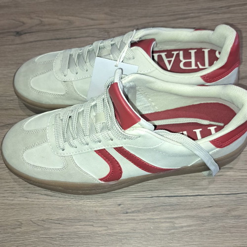 Strativarius women's sports shoes new, size 40