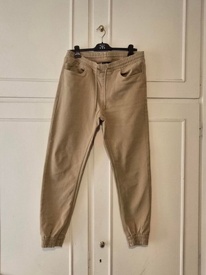 Ανδρικό παντελόνι jogger Sinsay σαν καινούργιο, μέγεθος 32, μπεζ