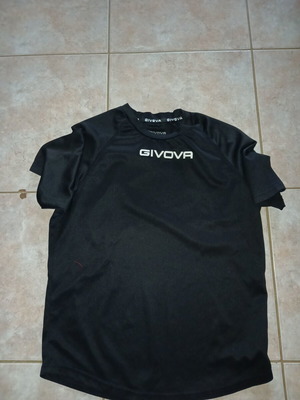 Givova men's t-shirt used, size S, black