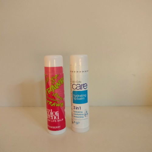 Lip balm new, pack of 2 with strawberry scent and hydrating